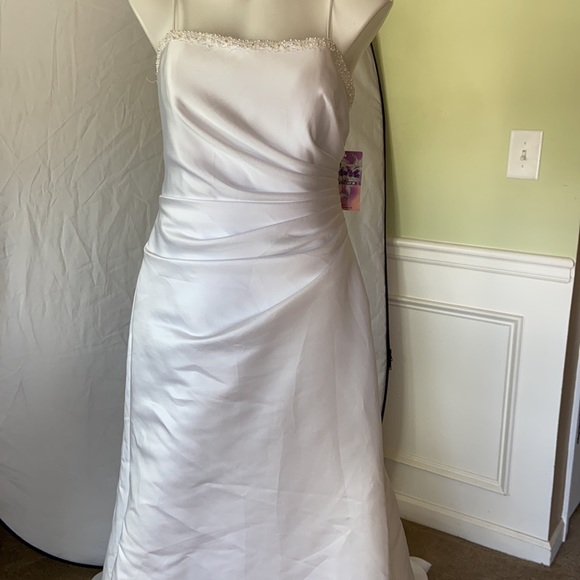 White wedding dress 16 - Picture 5 of 5